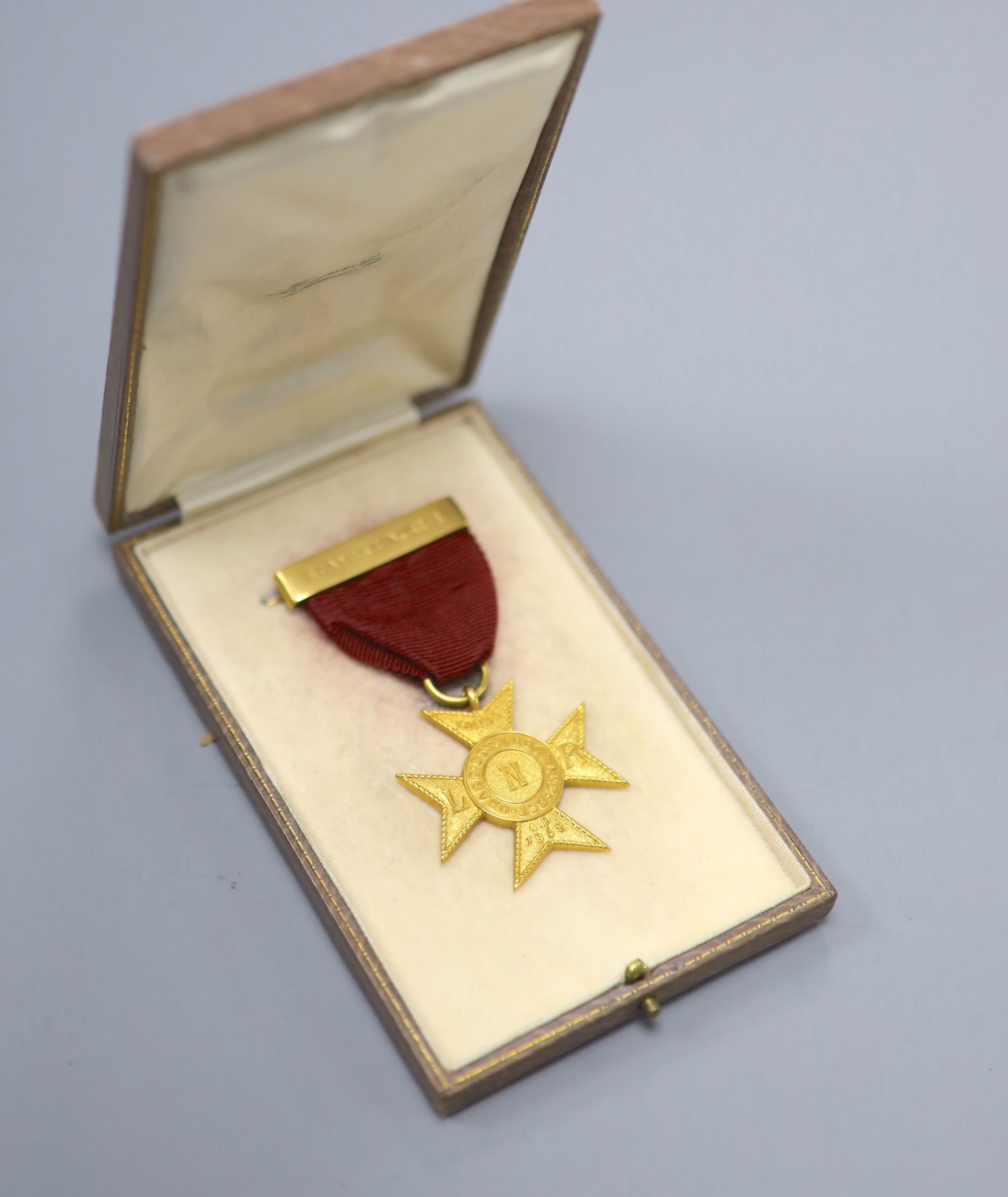 A George V 18ct gold Ranyard Nurses badge.
